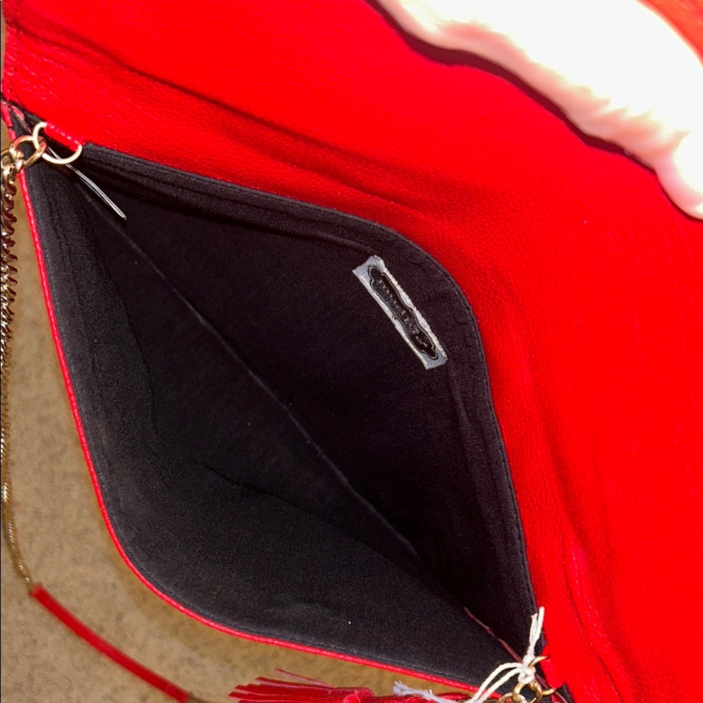NWOT❤️MUD PIE Sleek Red Bag Purse Clutch with Gold Chain & Tassel - Picture 4 of 12